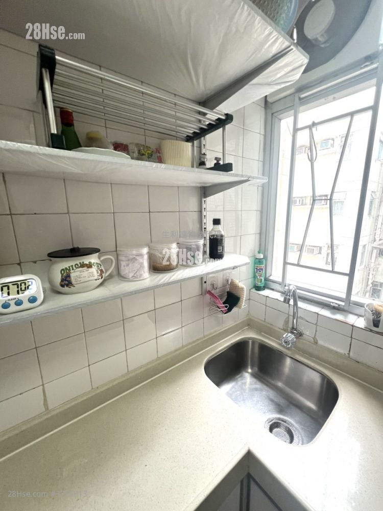 kitchen: Wyler Garden Sell 2 Bedrooms , 1 Bathroom 335 ft²