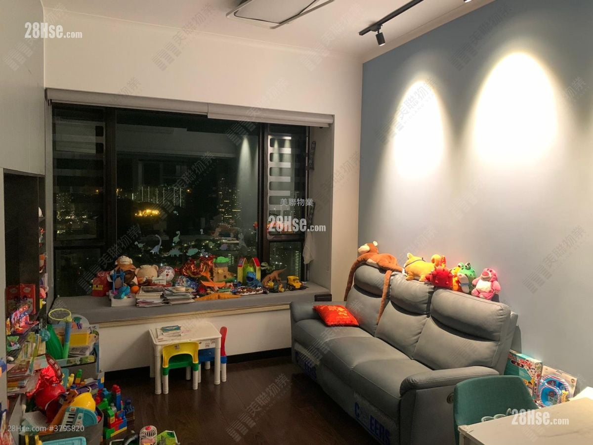 Chelsea Court Sell 2 Bedrooms , 1 Bathroom 454 ft²