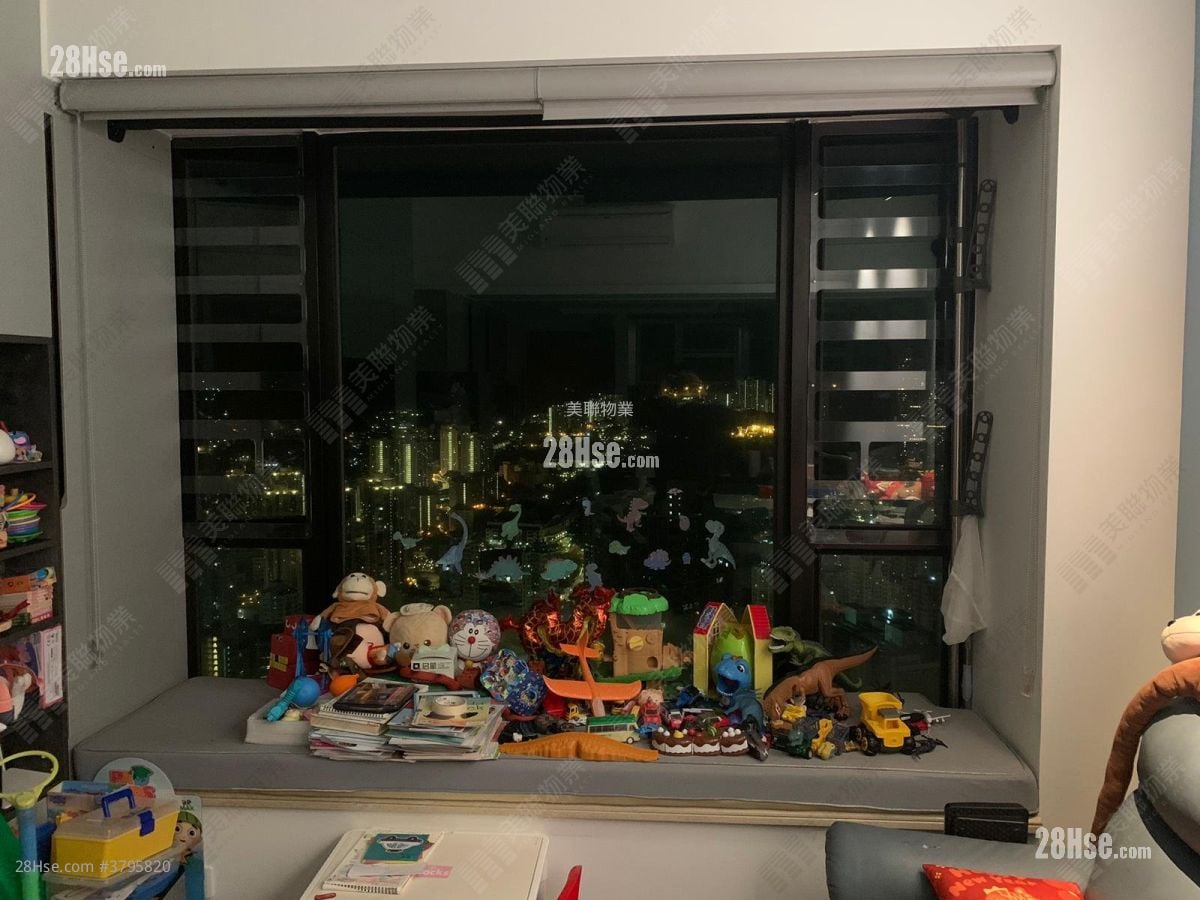 Chelsea Court Sell 2 Bedrooms , 1 Bathroom 454 ft²