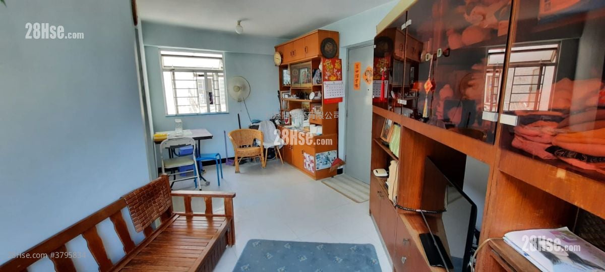 Kornhill Garden Sell 2 Bedrooms , 1 Bathroom 431 ft²