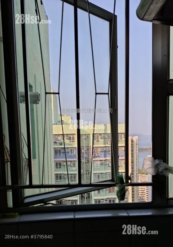 Kam Fung Court Sell 3 Bedrooms , 2 Bathrooms 637 ft²