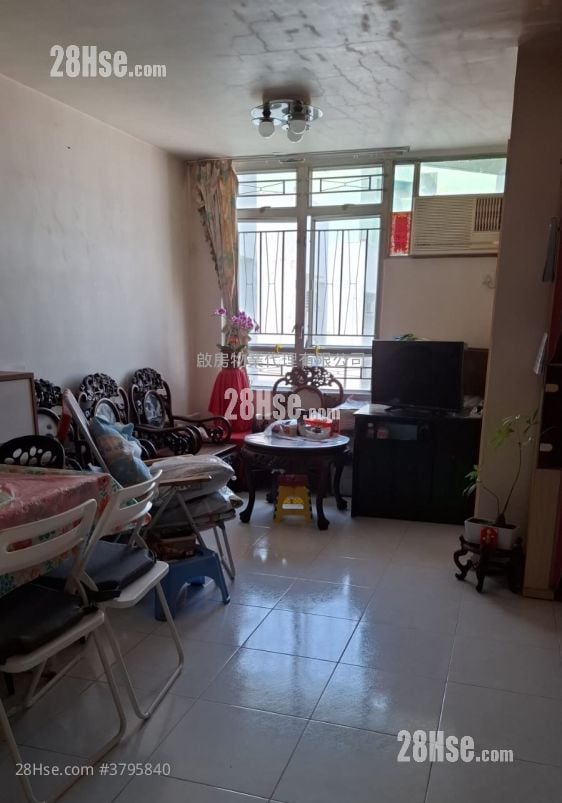 Kam Fung Court Sell 3 Bedrooms , 2 Bathrooms 637 ft²