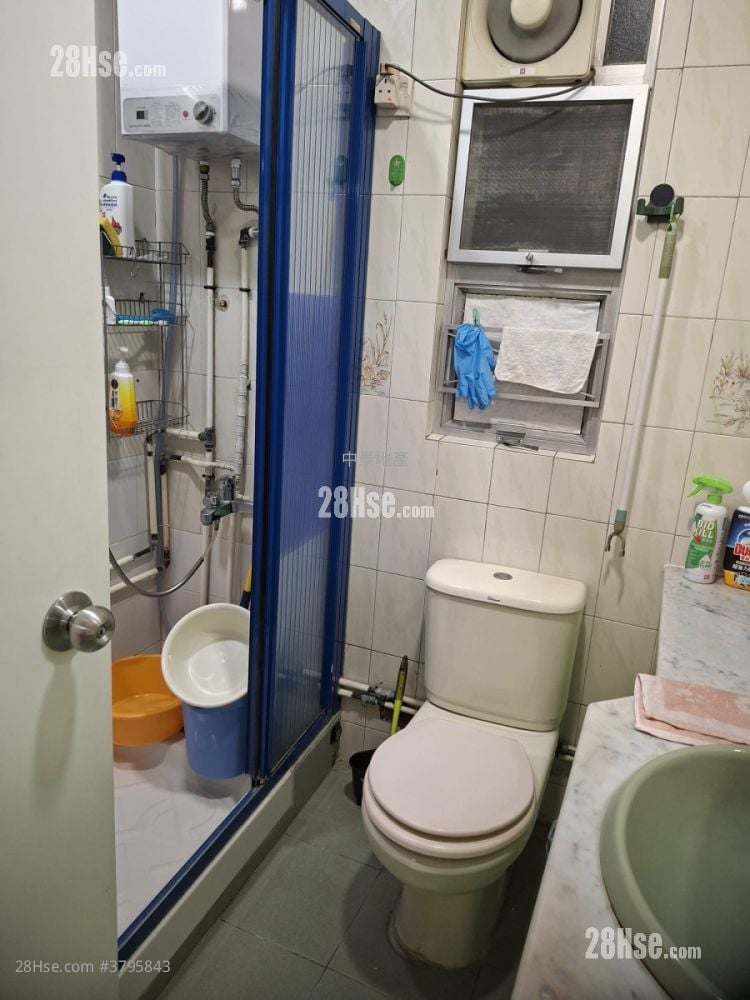 Tam Kung Mansion Sell 3 Bedrooms , 1 Bathroom 692 ft²