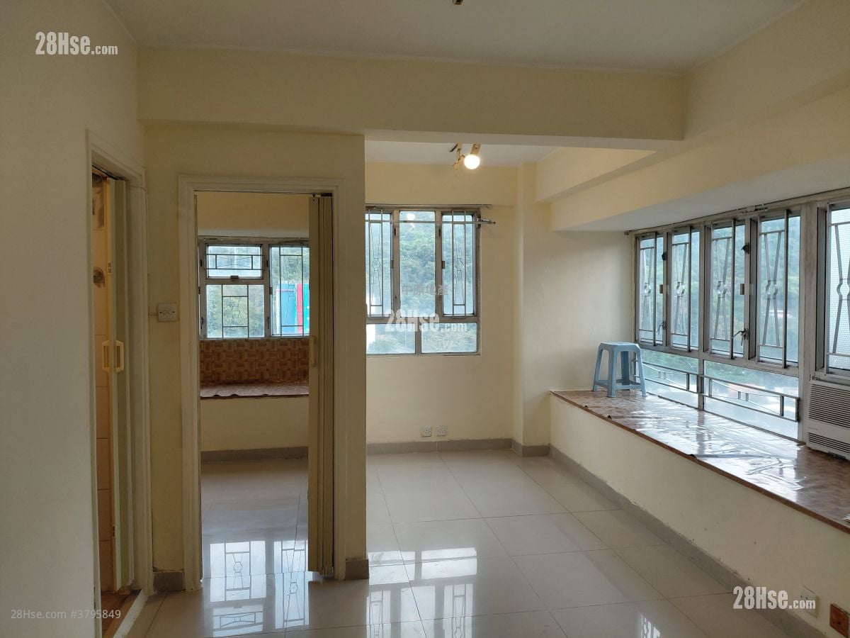 Golden Lion Garden Rental 1 Bedroom , 1 Bathroom 285 ft²