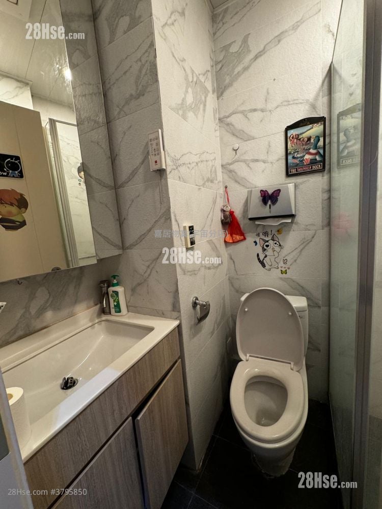 One New York Sell 1 Bedroom , 1 Bathroom 240 ft²