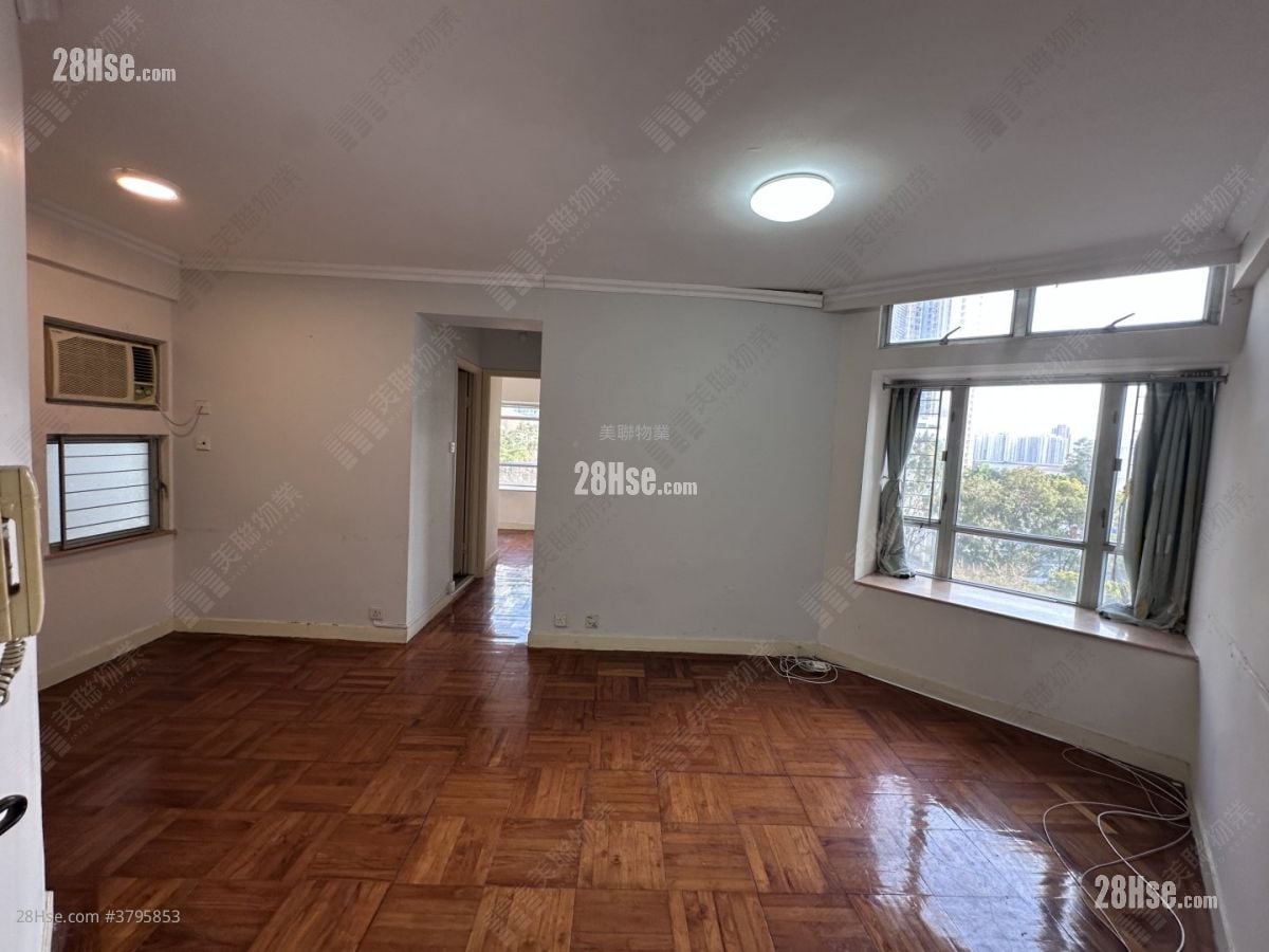 Kingswood Villas Sell 2 Bedrooms 448 ft²