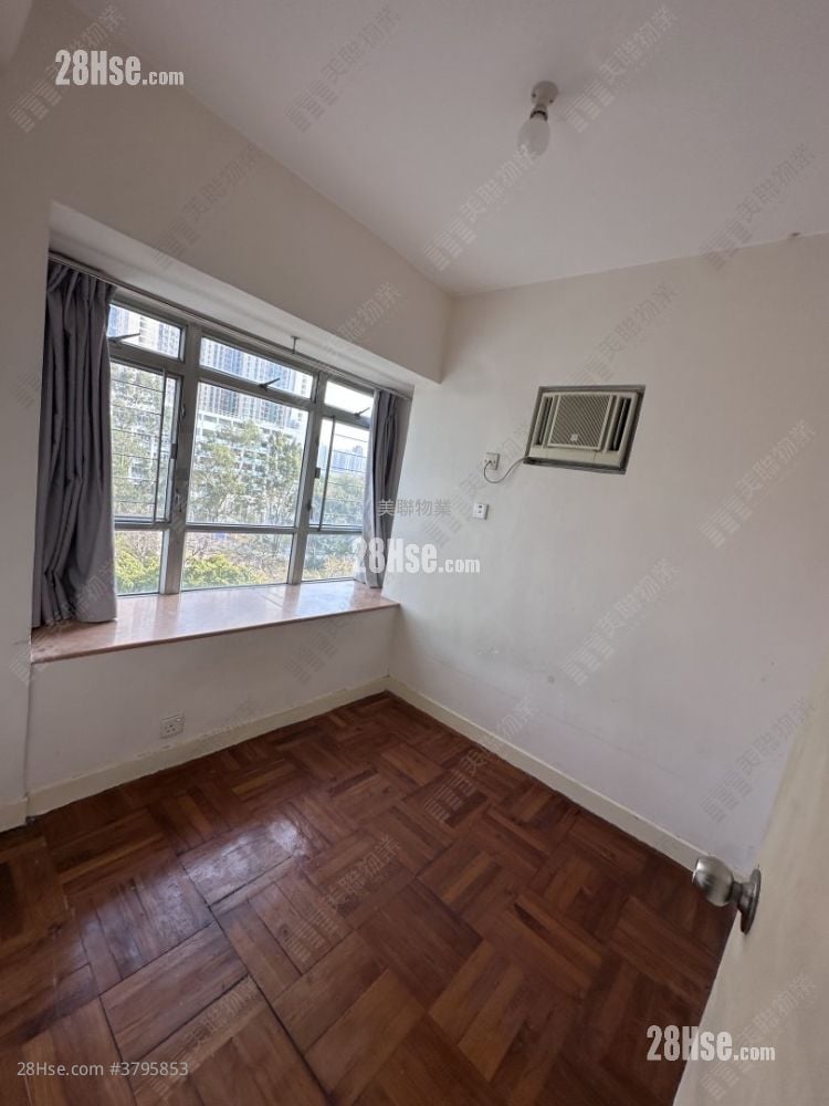 Kingswood Villas Sell 2 Bedrooms 448 ft²