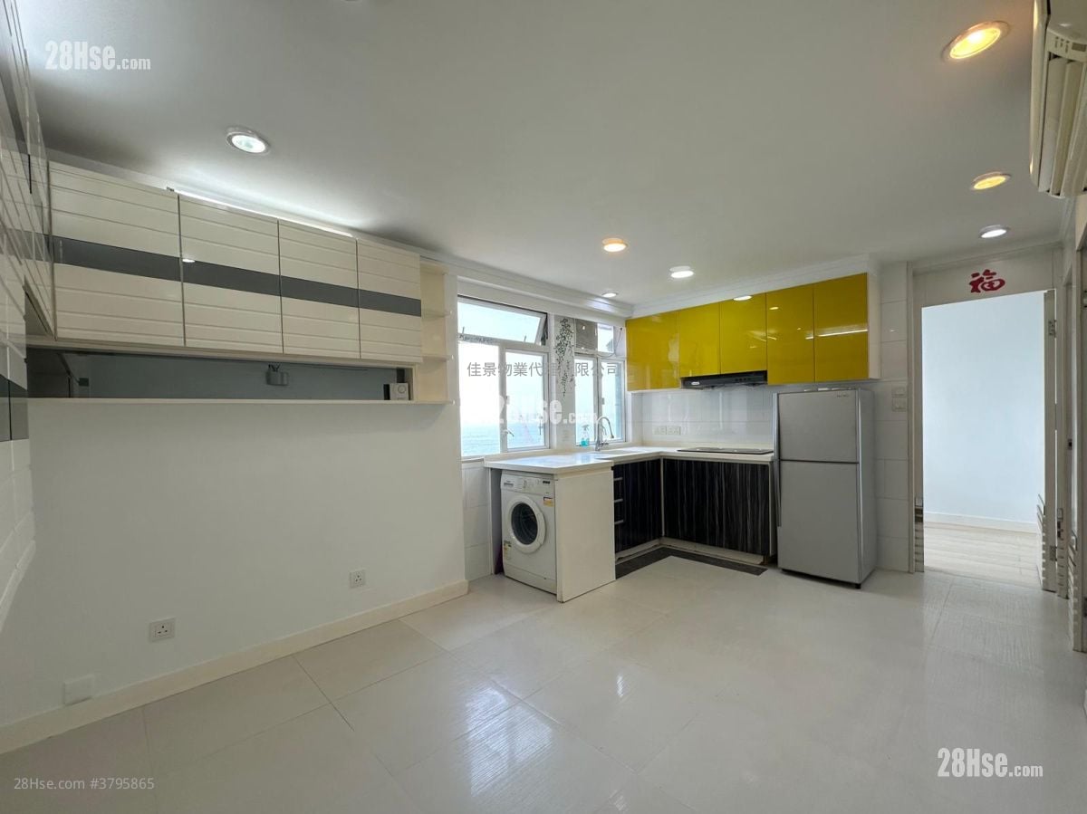 Brilliant Court Sell 2 Bedrooms , 1 Bathroom 418 ft²