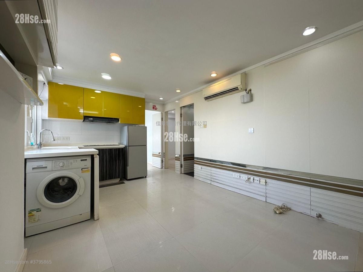 Brilliant Court Sell 2 Bedrooms , 1 Bathroom 418 ft²