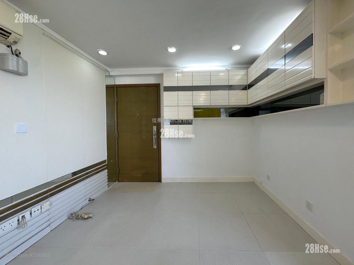 Brilliant Court Sell 2 Bedrooms , 1 Bathroom 418 ft²