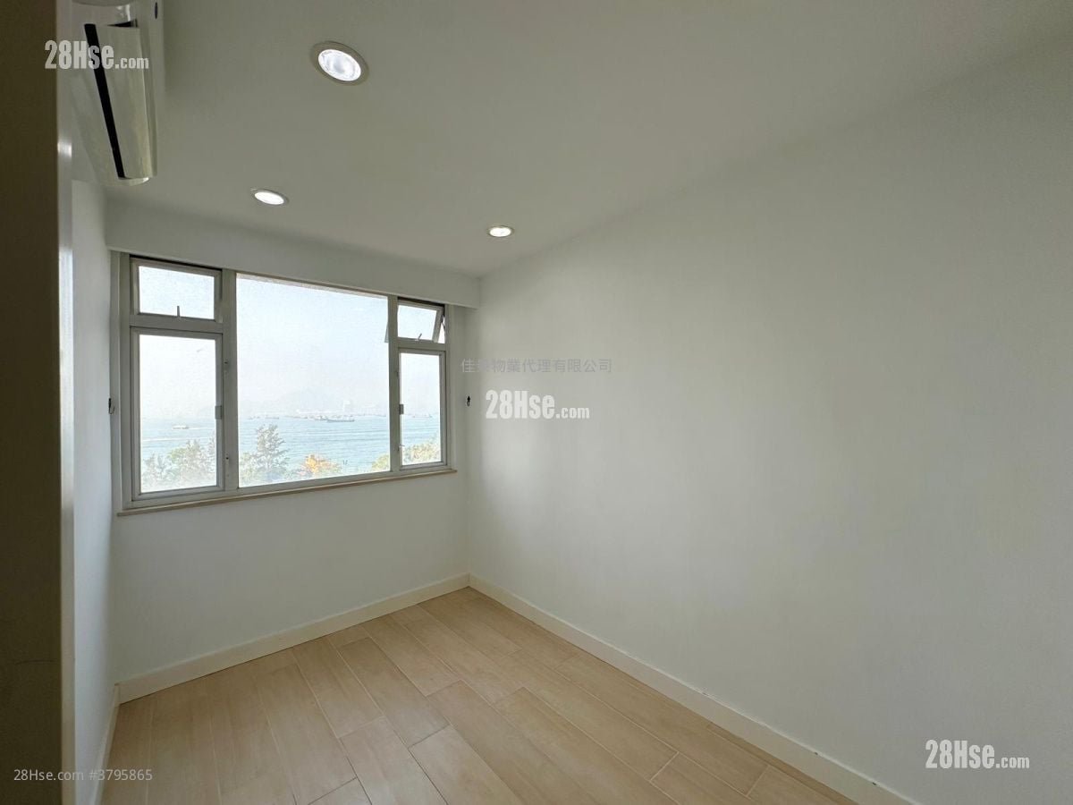 Brilliant Court Sell 2 Bedrooms , 1 Bathroom 418 ft²