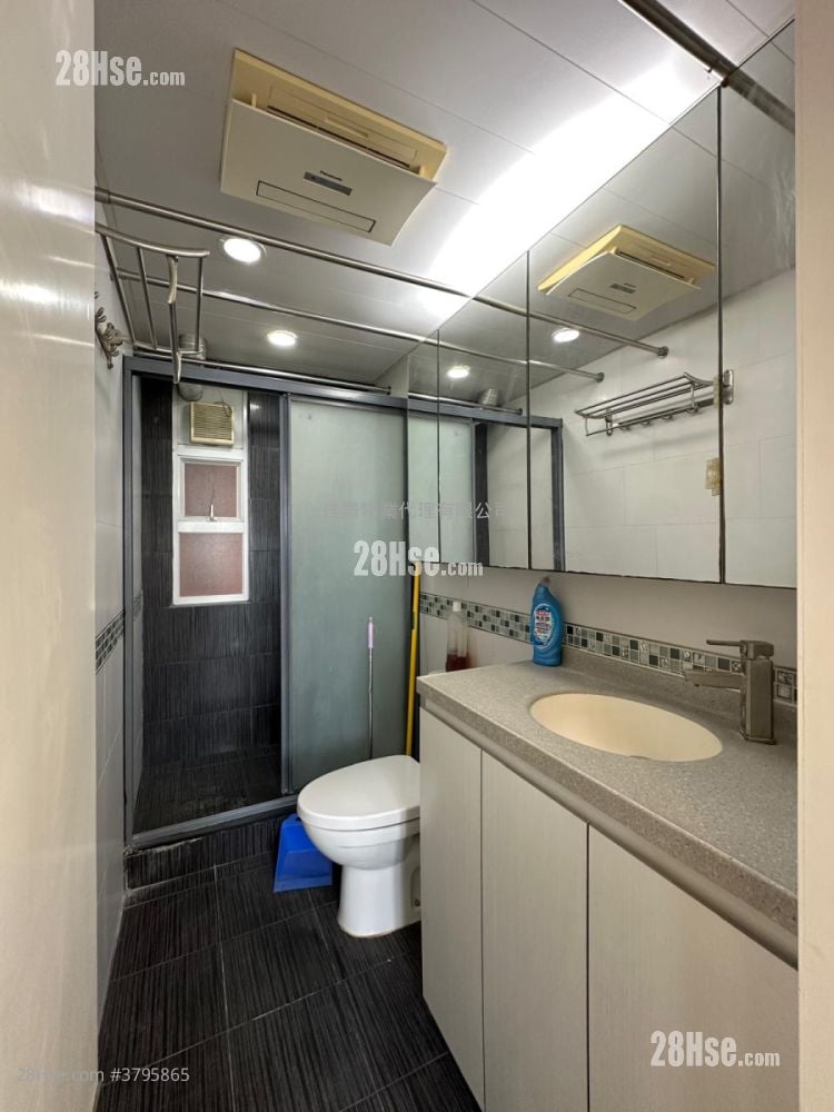 Brilliant Court Sell 2 Bedrooms , 1 Bathroom 418 ft²