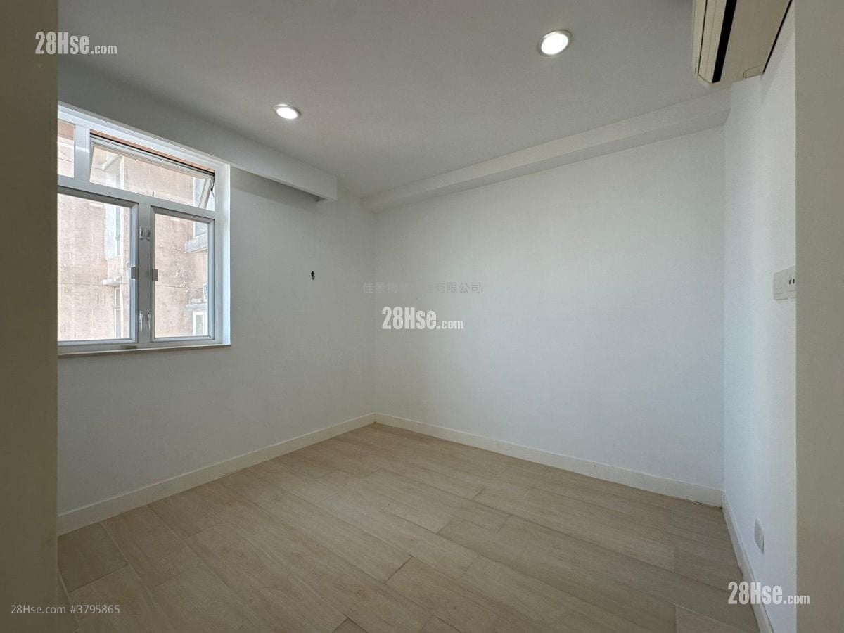 Brilliant Court Sell 2 Bedrooms , 1 Bathroom 418 ft²