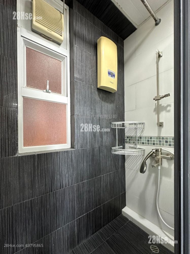 Brilliant Court Sell 2 Bedrooms , 1 Bathroom 418 ft²