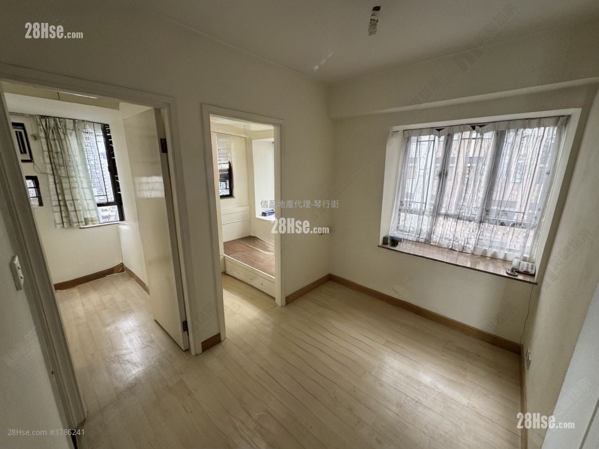 Circle Court Sell 2 Bedrooms , 1 Bathroom 296 ft²