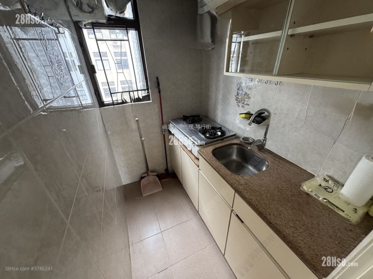 Circle Court Sell 2 Bedrooms , 1 Bathroom 296 ft²