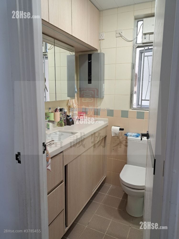 Lei On Court Sell 2 Bedrooms , 1 Bathroom 506 ft²