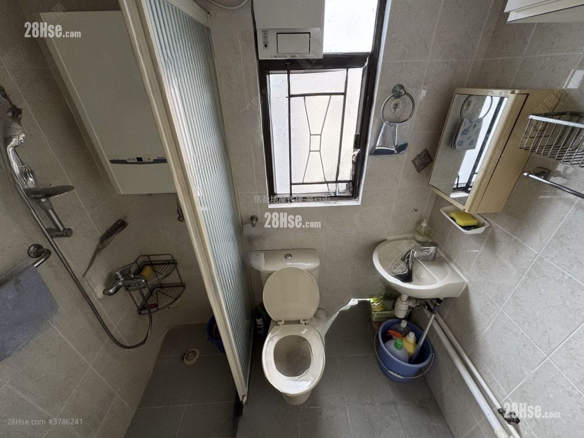 Circle Court Sell 2 Bedrooms , 1 Bathroom 296 ft²