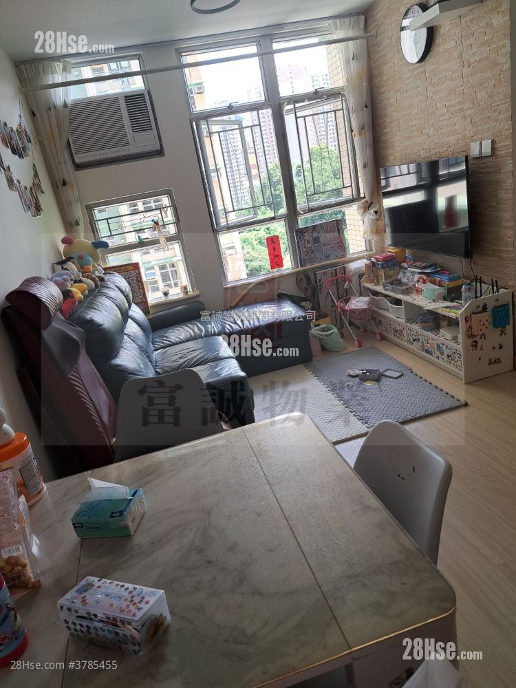 Lei On Court Sell 2 Bedrooms , 1 Bathroom 506 ft²