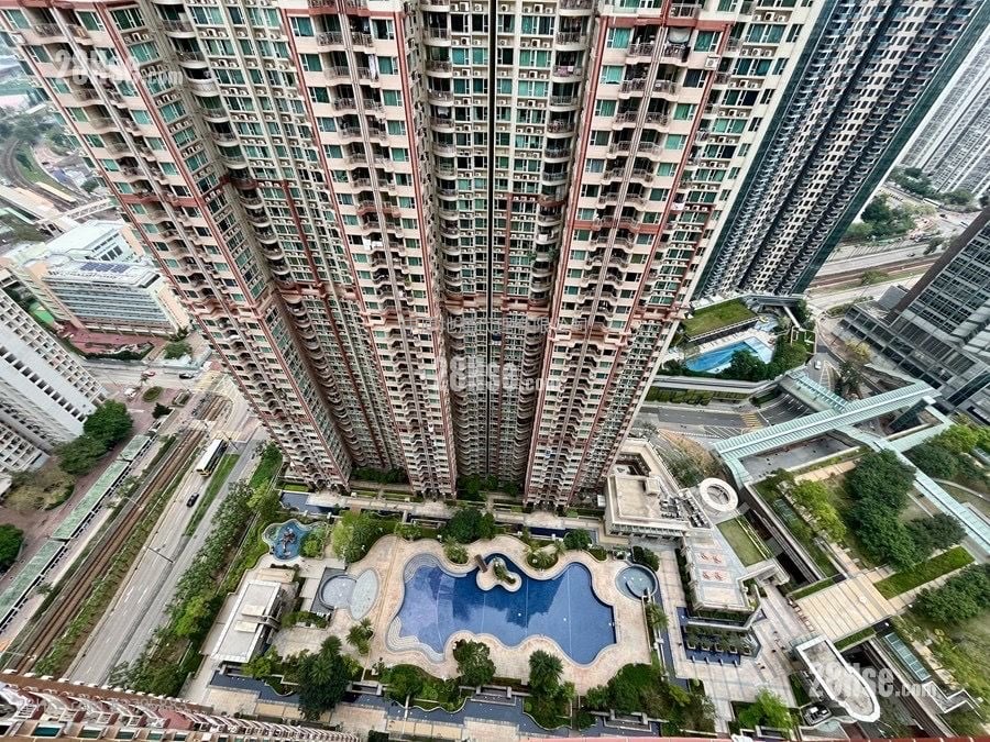 Central Park Towers Sell 2 Bedrooms , 1 Bathroom 502 ft²