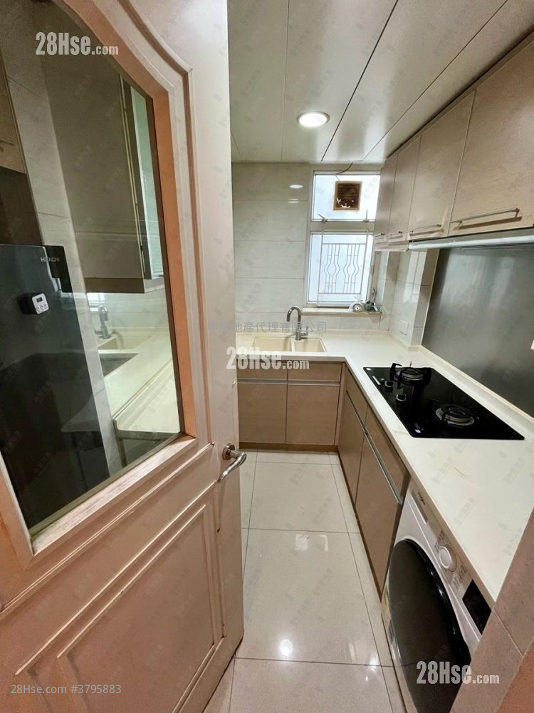 Central Park Towers Sell 2 Bedrooms , 1 Bathroom 502 ft²