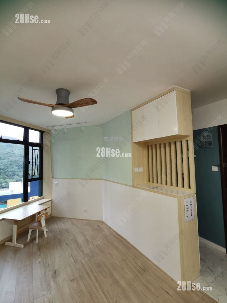 Nan Fung Plaza Sell 3 Bedrooms , 2 Bathrooms 696 ft²