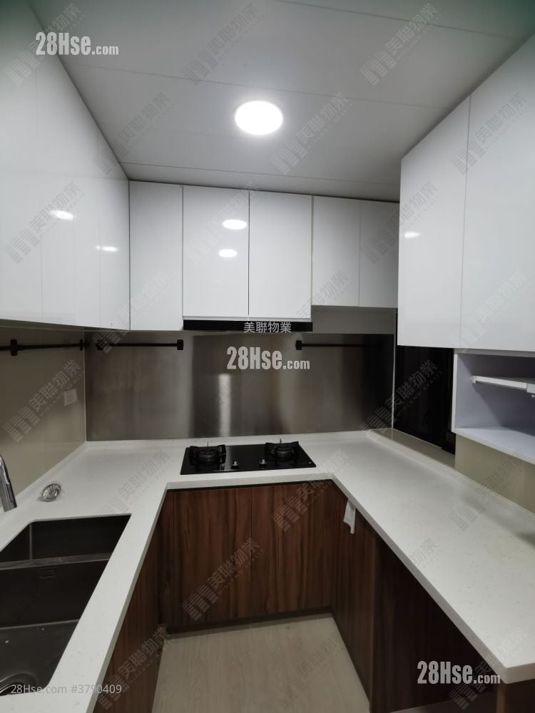 Nan Fung Plaza Sell 3 Bedrooms , 2 Bathrooms 696 ft²