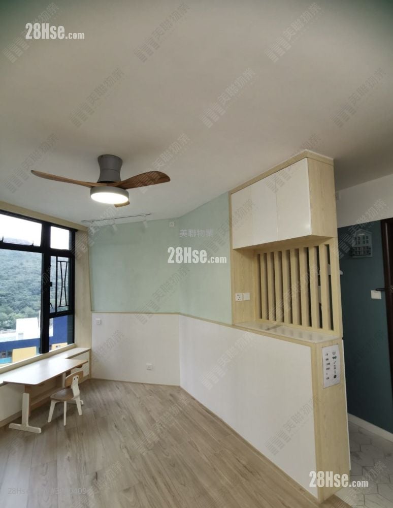Nan Fung Plaza Sell 3 Bedrooms , 2 Bathrooms 696 ft²