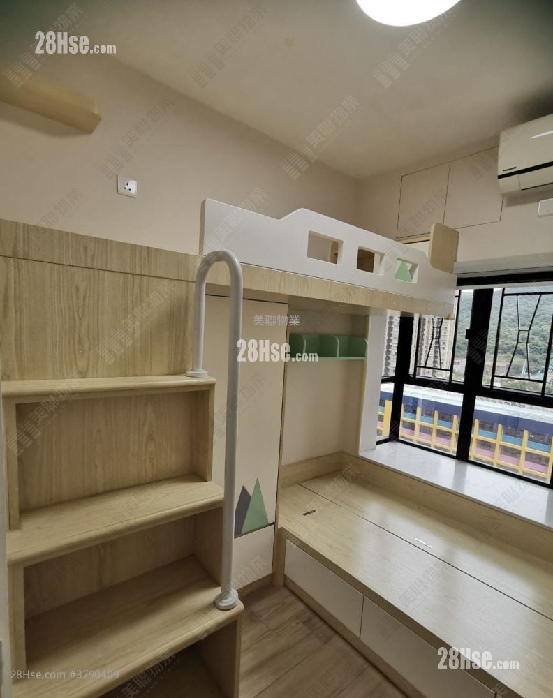 Nan Fung Plaza Sell 3 Bedrooms , 2 Bathrooms 696 ft²