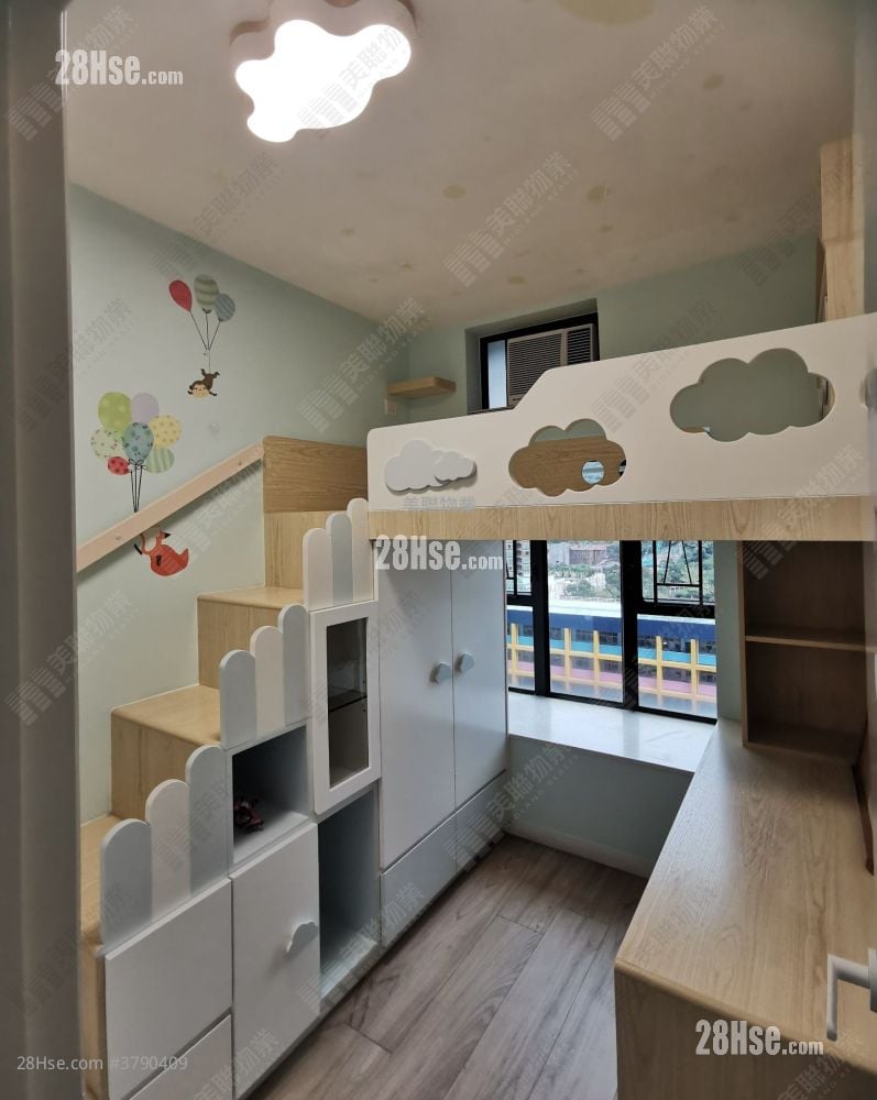 Nan Fung Plaza Sell 3 Bedrooms , 2 Bathrooms 696 ft²