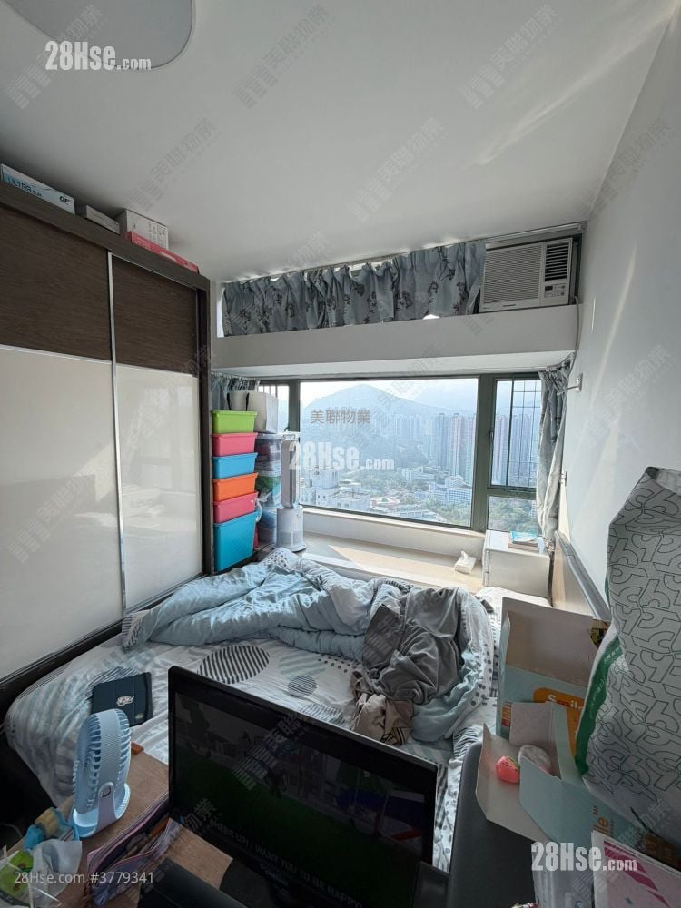 Residence Oasis Sell 3 Bedrooms , 3 Bathrooms 667 ft²