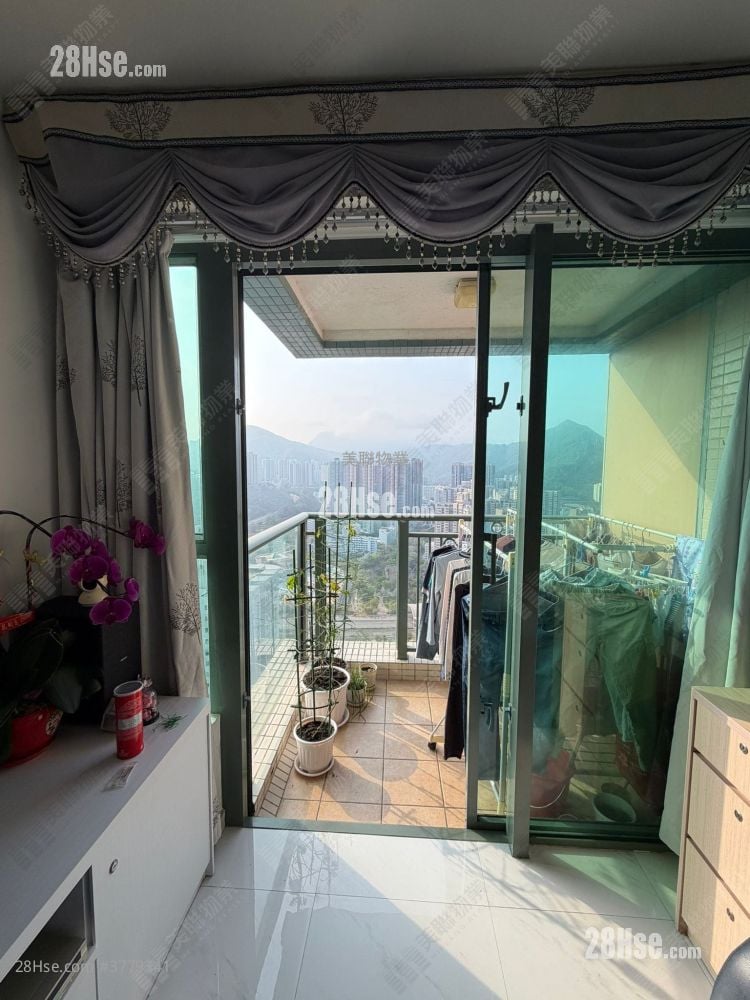 Residence Oasis Sell 3 Bedrooms , 3 Bathrooms 667 ft²