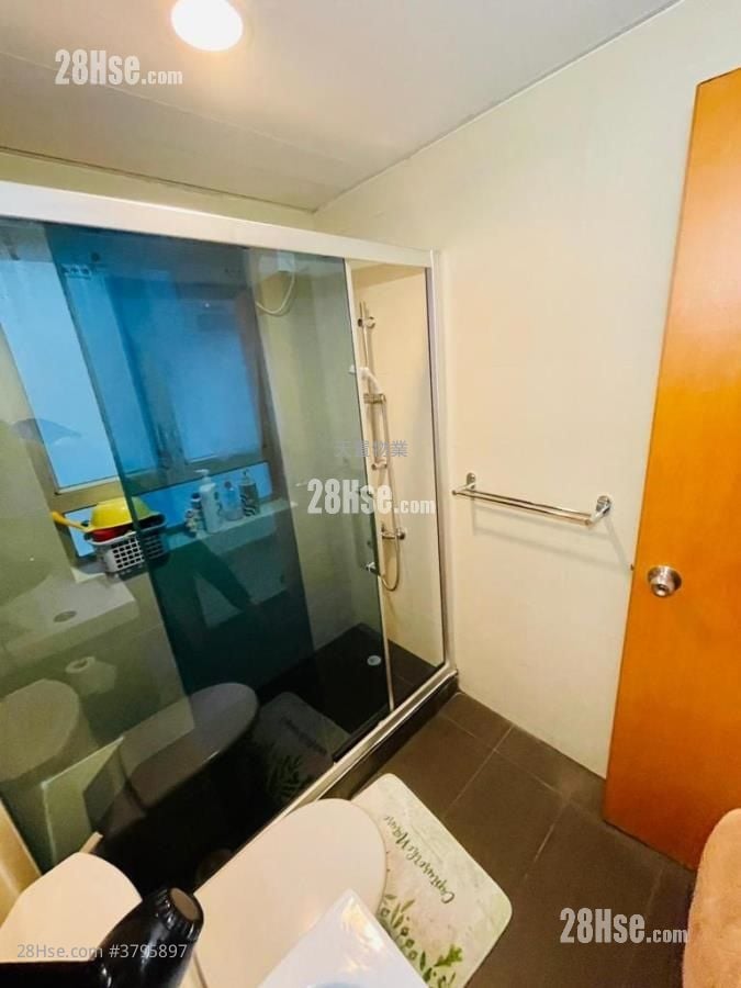 悦富豪苑 租盘 5+ 房 , 2 浴室 1,400 平方尺