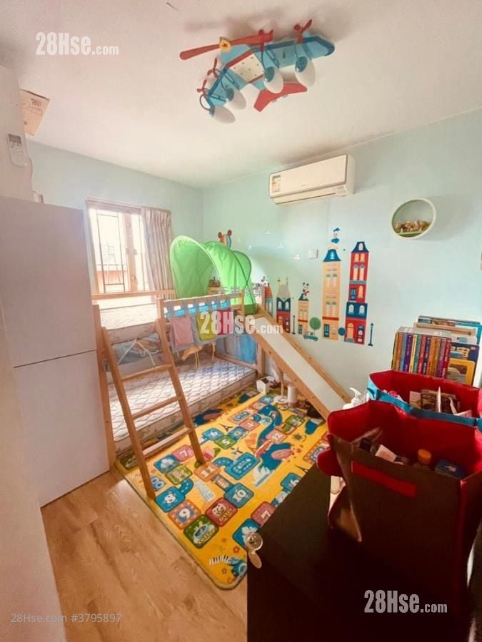 悦富豪苑 租盘 5+ 房 , 2 浴室 1,400 平方尺