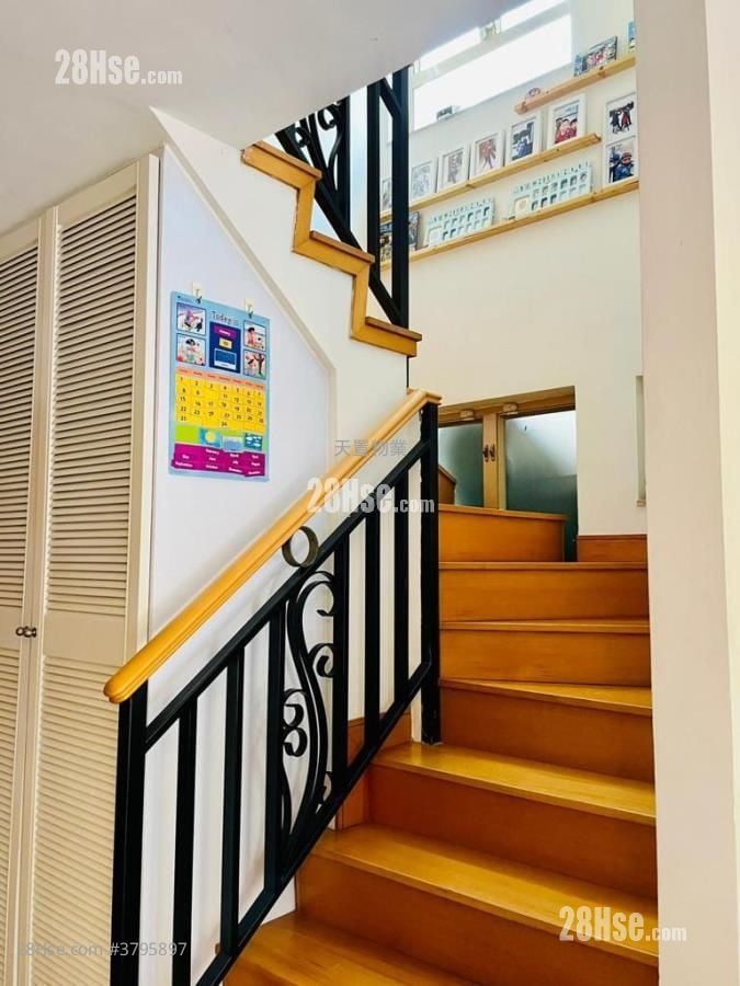 悦富豪苑 租盘 5+ 房 , 2 浴室 1,400 平方尺