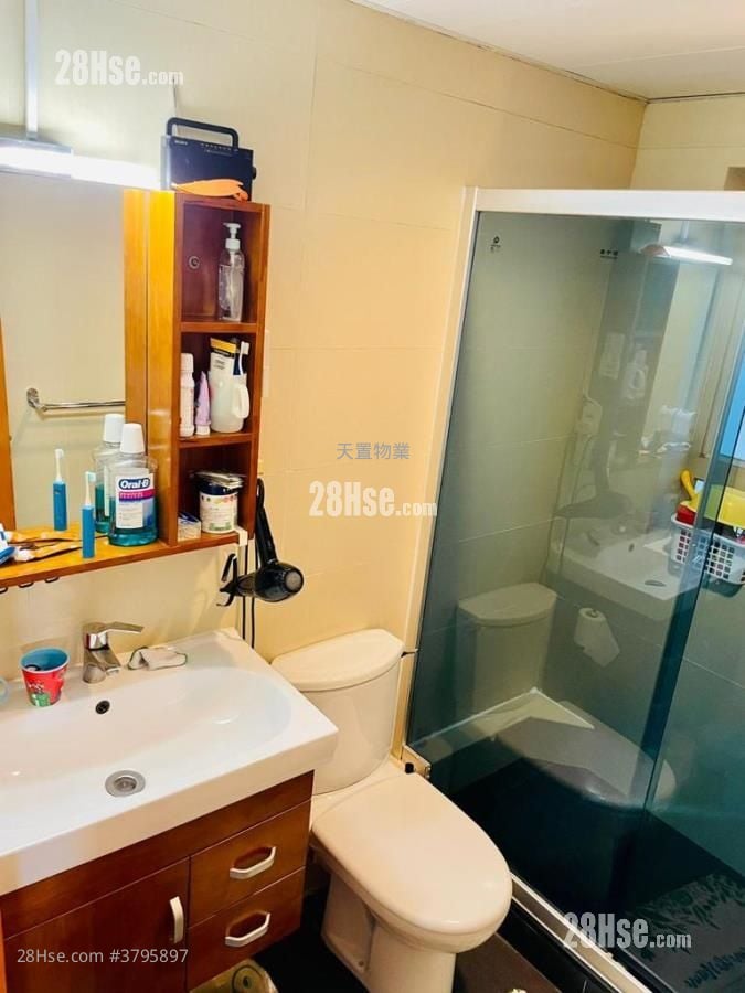 悦富豪苑 租盘 5+ 房 , 2 浴室 1,400 平方尺