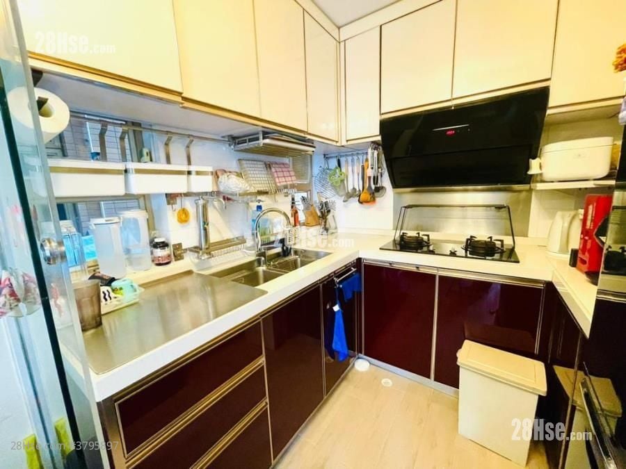 悦富豪苑 租盘 5+ 房 , 2 浴室 1,400 平方尺