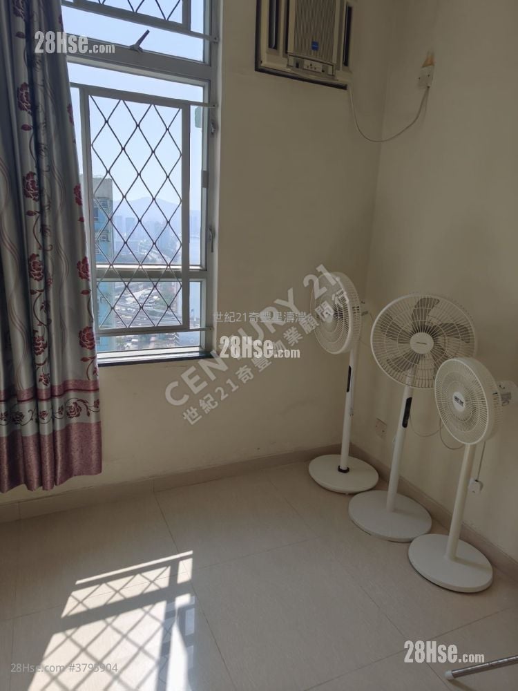 Kam Tai Court Sell 3 Bedrooms , 2 Bathrooms 650 ft²