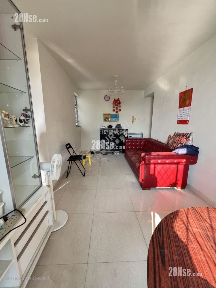 Kam Tai Court Sell 3 Bedrooms , 2 Bathrooms 650 ft²