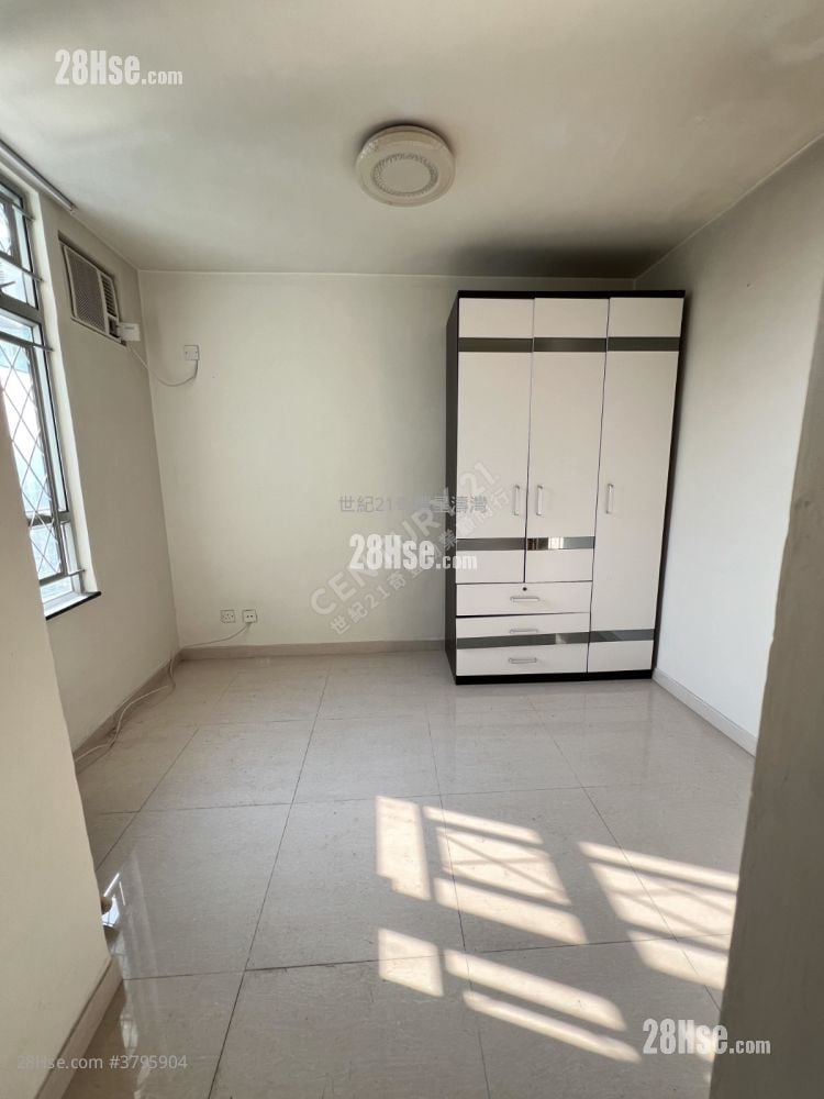 Kam Tai Court Sell 3 Bedrooms , 2 Bathrooms 650 ft²