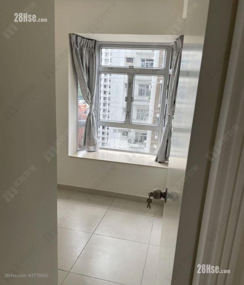 Shatin Centre Sell 3 Bedrooms , 1 Bathroom 390 ft²