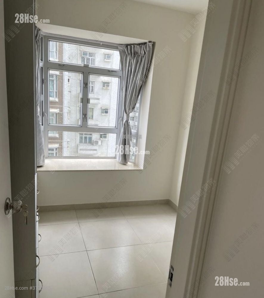 Shatin Centre Sell 3 Bedrooms , 1 Bathroom 390 ft²