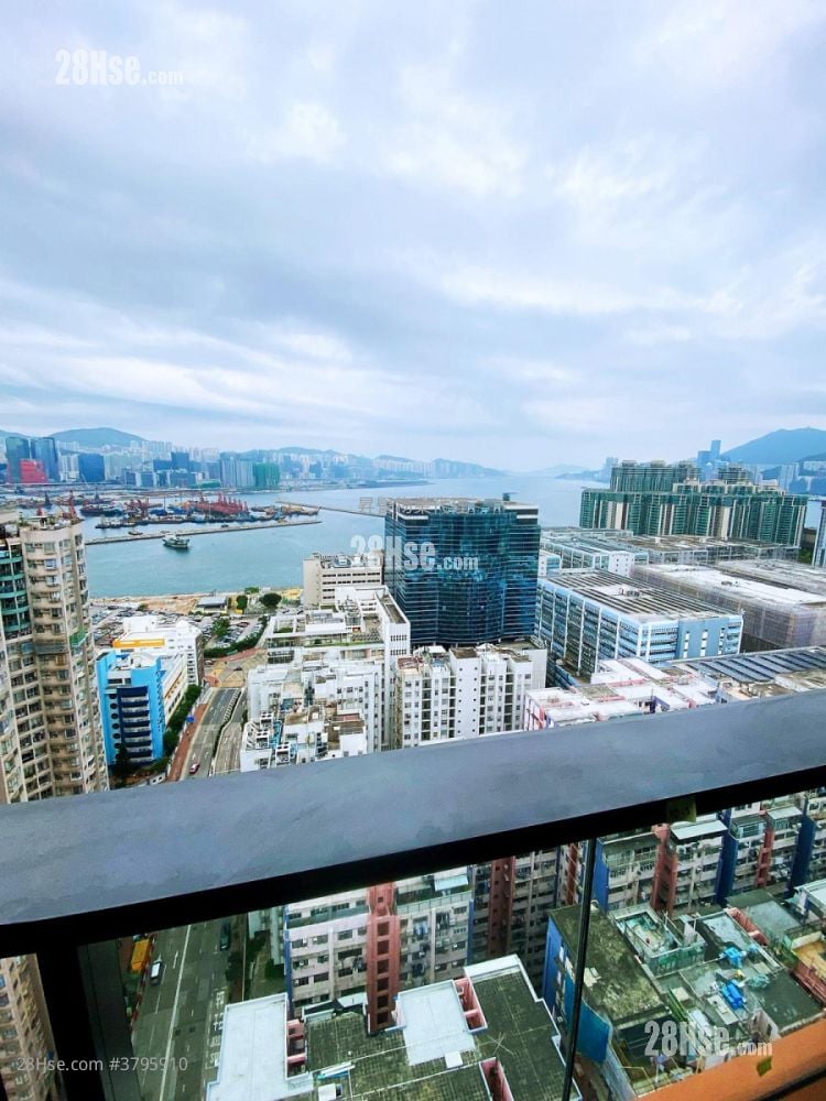 The Vantage Sell 2 Bedrooms , 2 Bathrooms 425 ft²