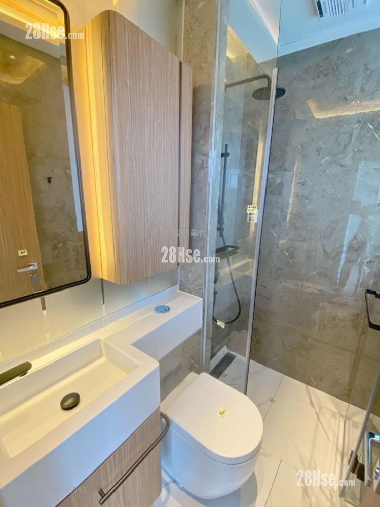 The Vantage Sell 2 Bedrooms , 2 Bathrooms 425 ft²