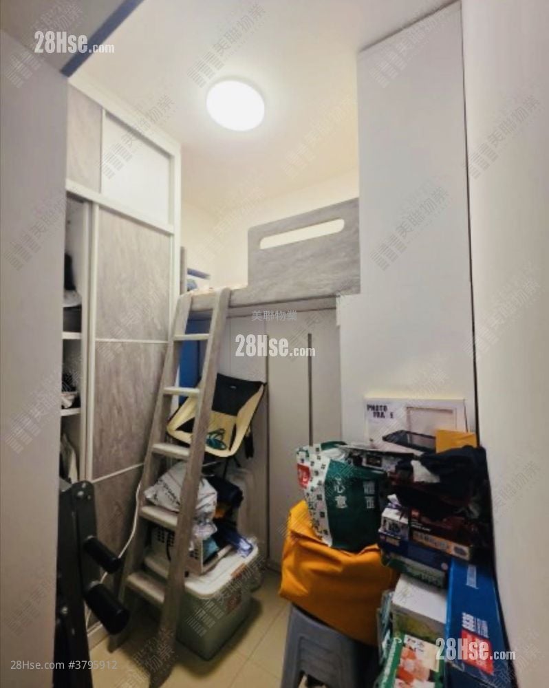 Indihome Sell 3 Bedrooms 538 ft²