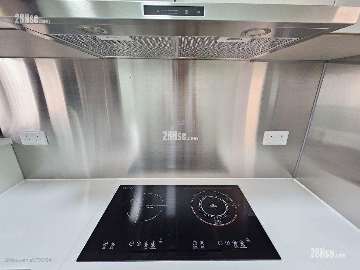 Royal Building Rental 3 Bedrooms , 2 Bathrooms 391 ft²