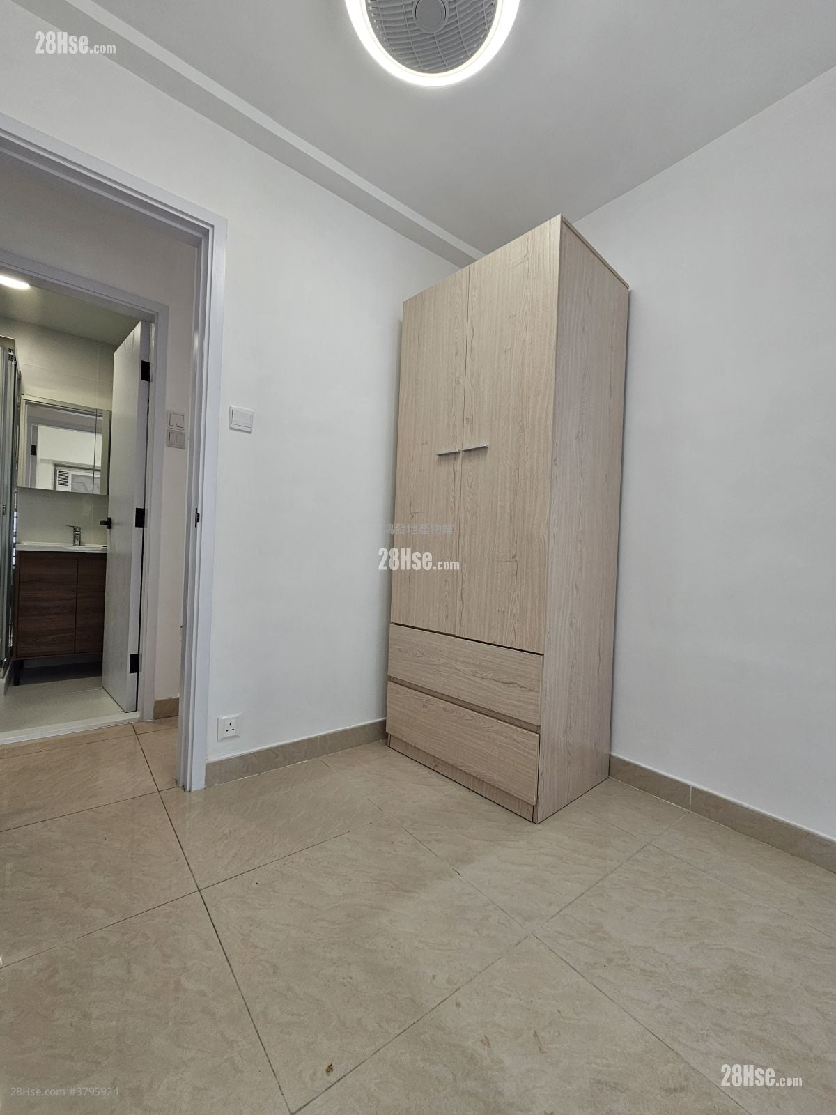Royal Building Rental 3 Bedrooms , 2 Bathrooms 391 ft²