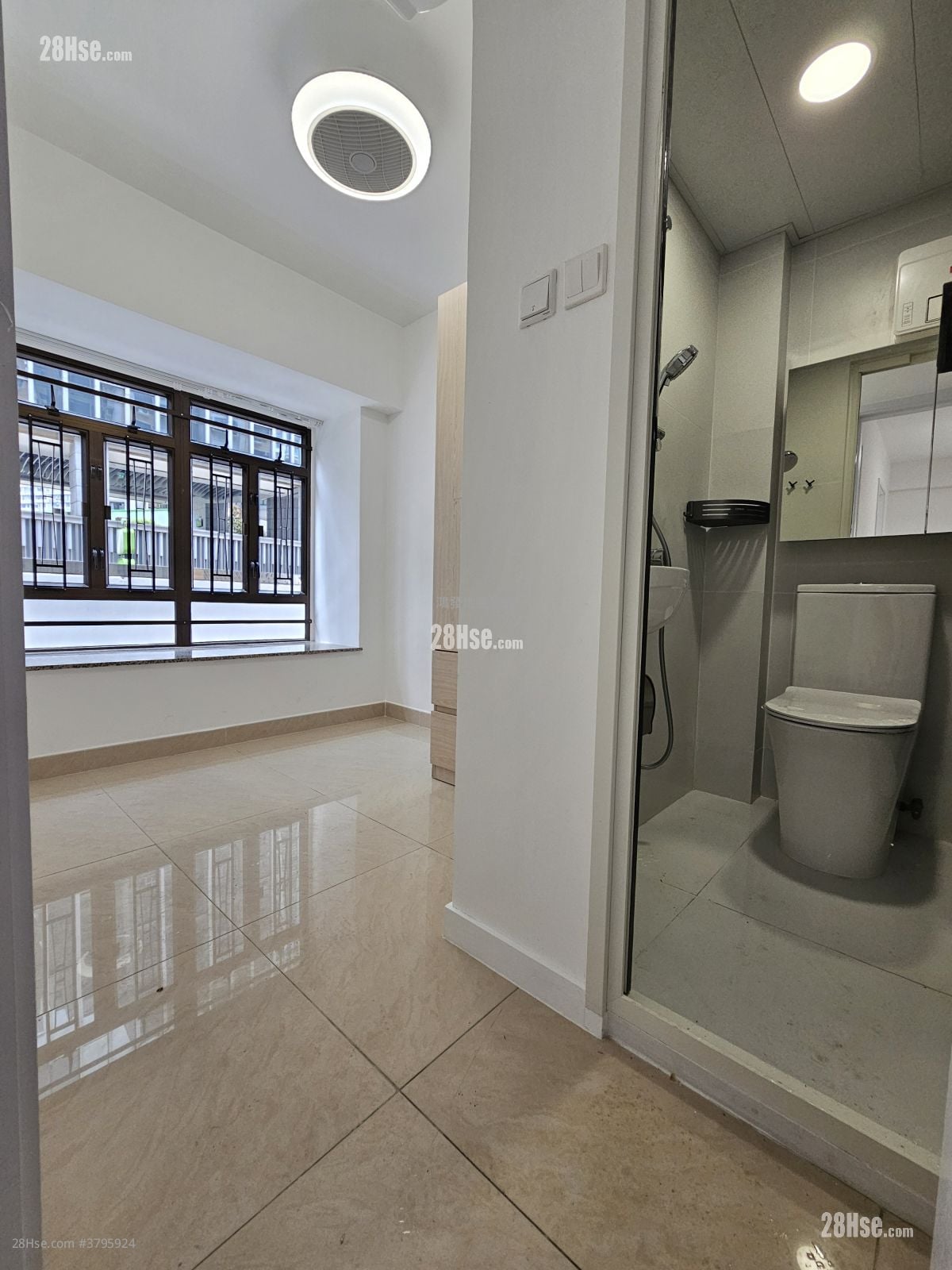 Royal Building Rental 3 Bedrooms , 2 Bathrooms 391 ft²