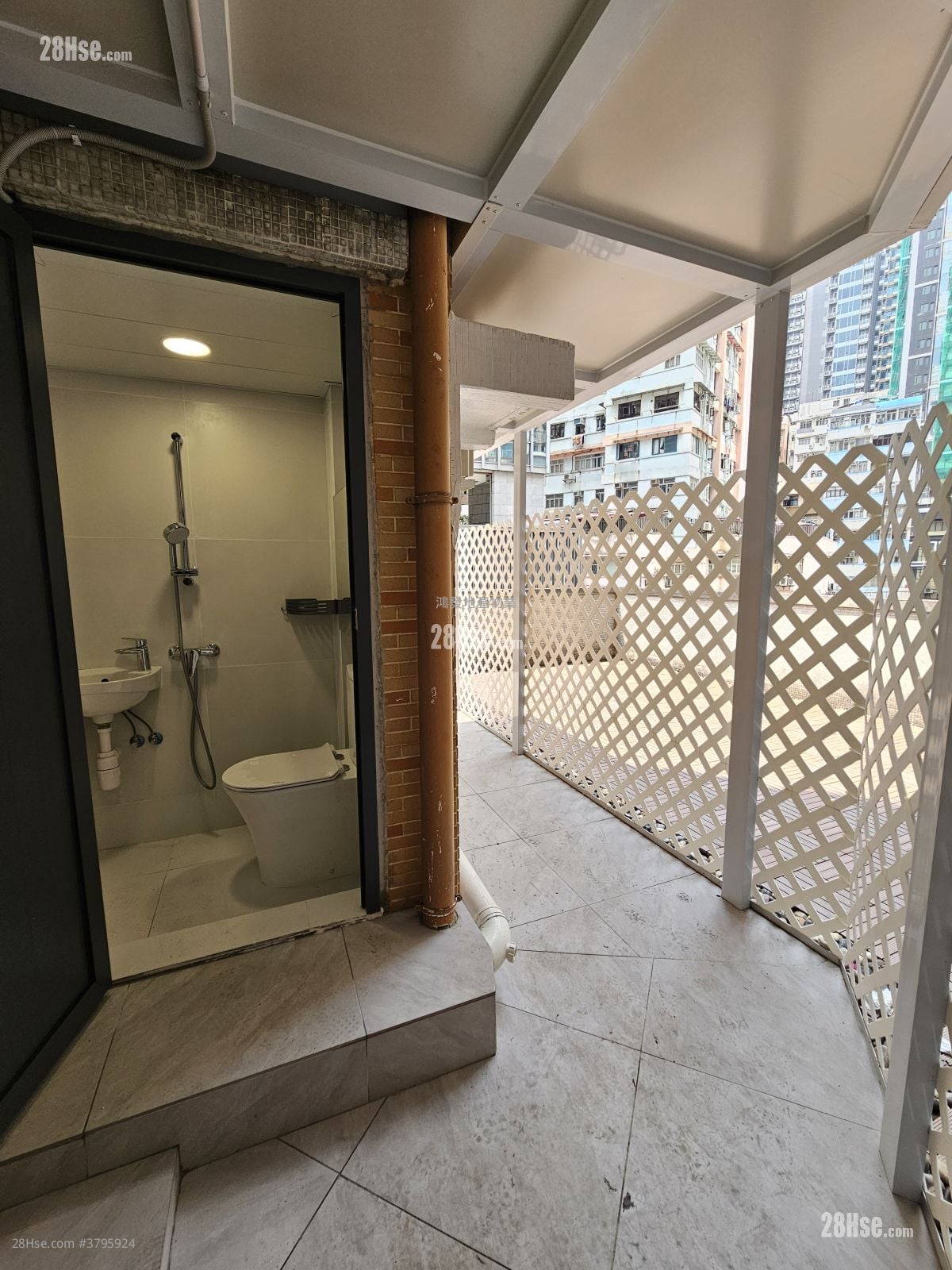 Royal Building Rental 3 Bedrooms , 2 Bathrooms 391 ft²