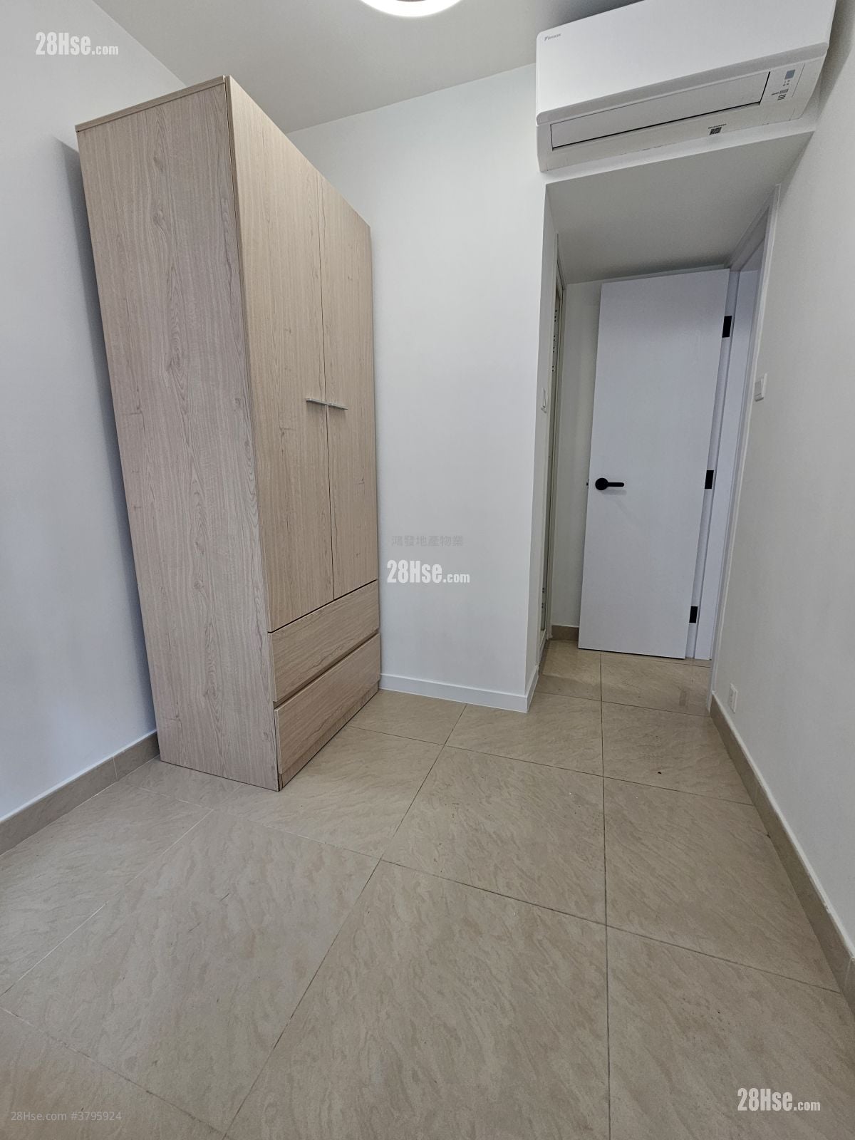 Royal Building Rental 3 Bedrooms , 2 Bathrooms 391 ft²